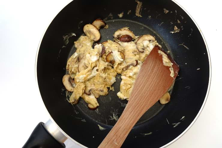 Rührei mit Champignons - Low Carb Frühstücksrezept