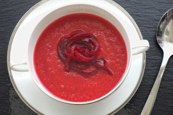 Rote-Beete-Gazpacho | Rezept | Kühlende Low Carb Suppe