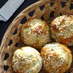 Low Carb Brötchen mit Sesamkörnern