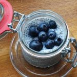 Leckerer Low Carb Chiapudding mit Heidelbeeren